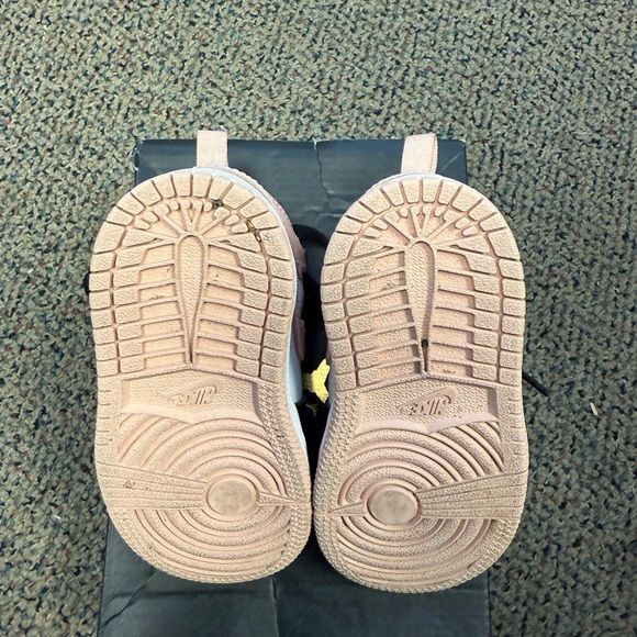 Jordan 1 Mid Arctic Orange Black Toe - Kids Black and Pink Sneakers - Picture 5 of 5